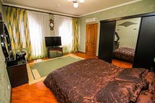 Гостиница Прибой Судак Люкс с 2 спальнями 6-1