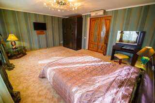 Гостиница Прибой Судак Люкс с балконом 4-4