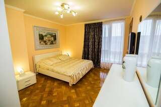 Гостиница Прибой Судак Люкс с 2 спальнями 6-6